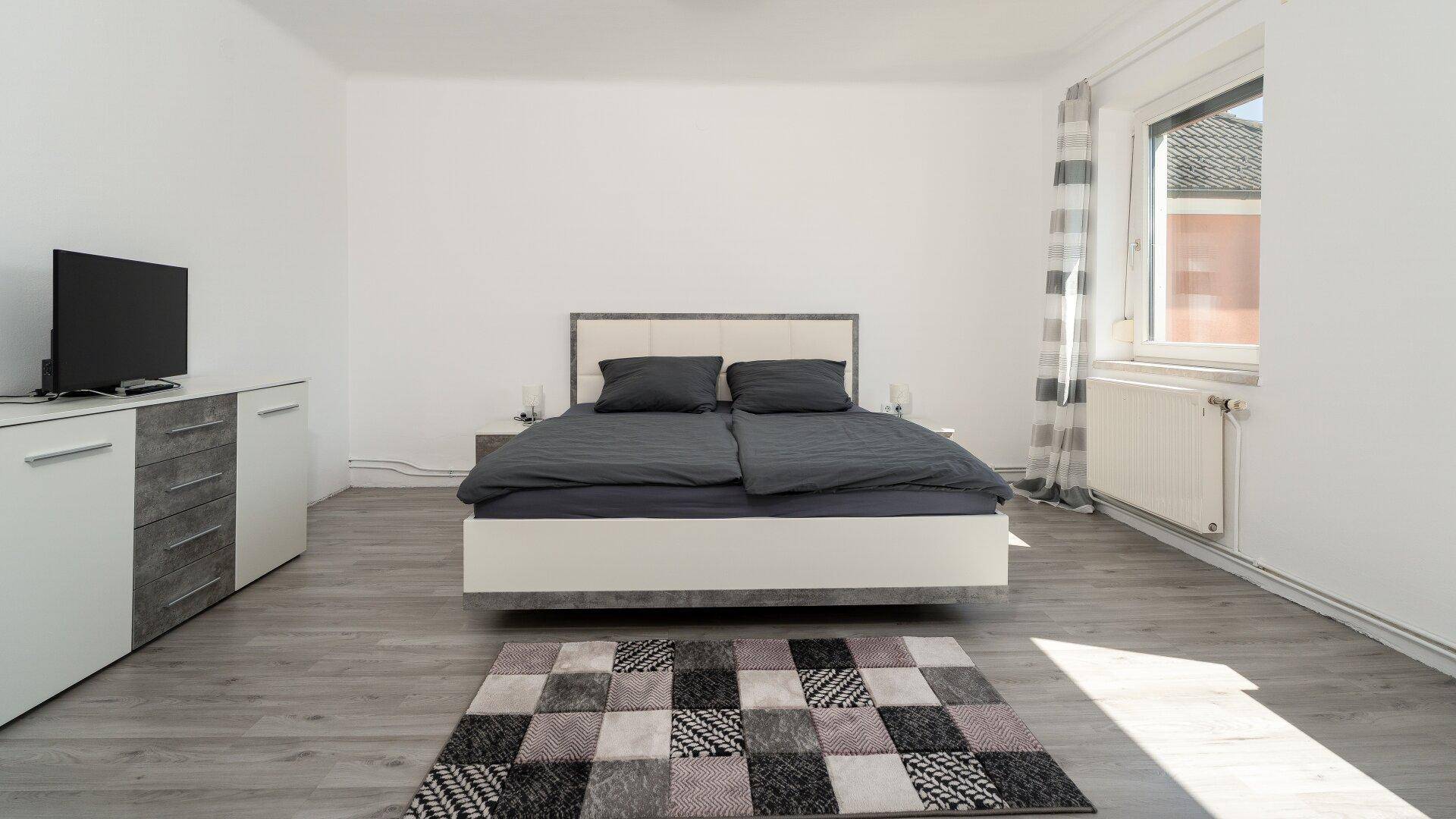 Schlafzimmer 1