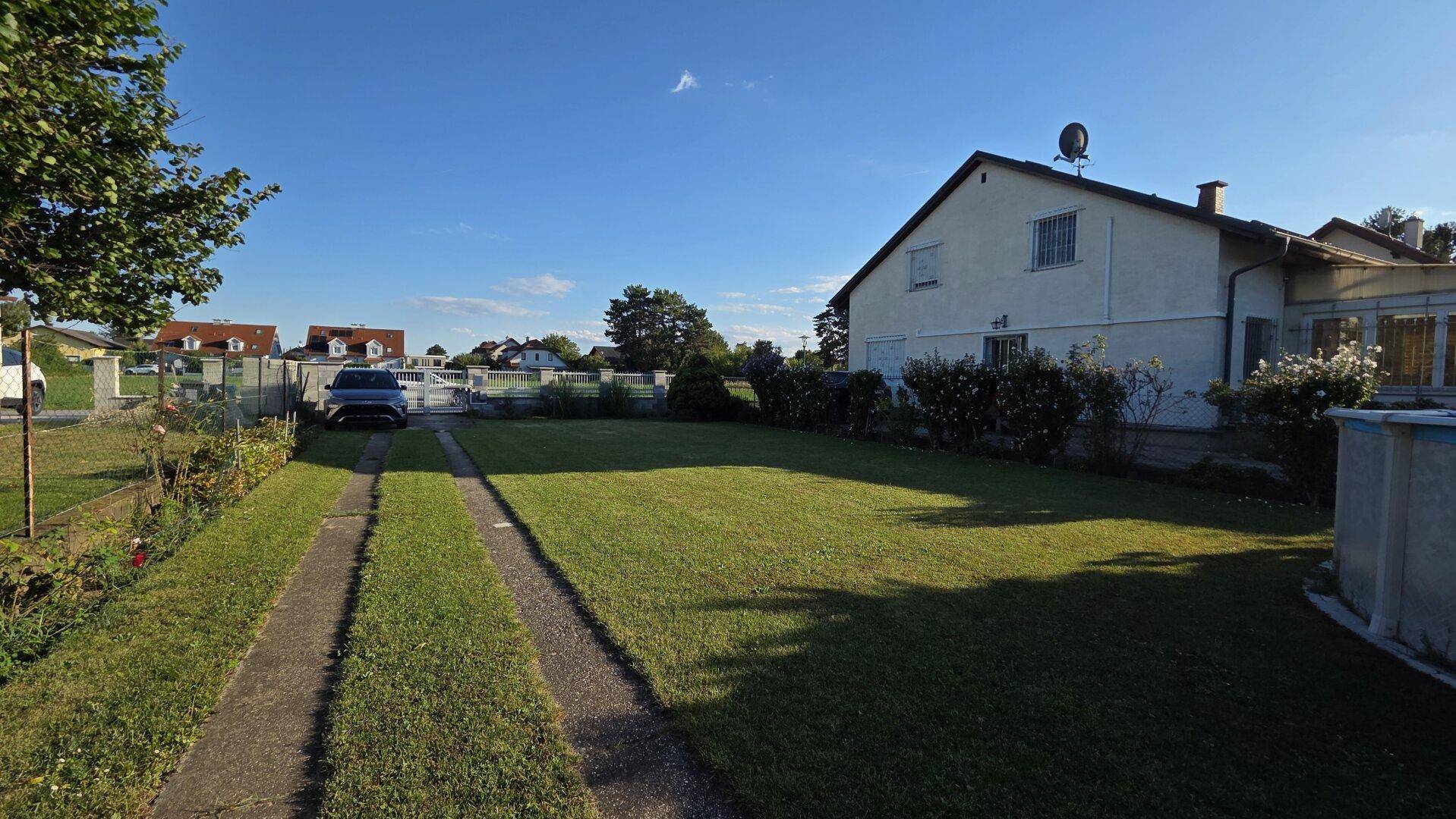 Gartenbereich - Richtung Straße