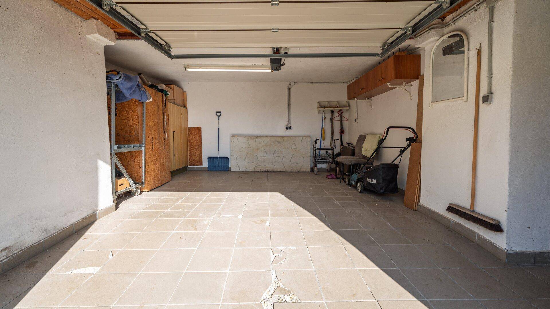 "Garage"