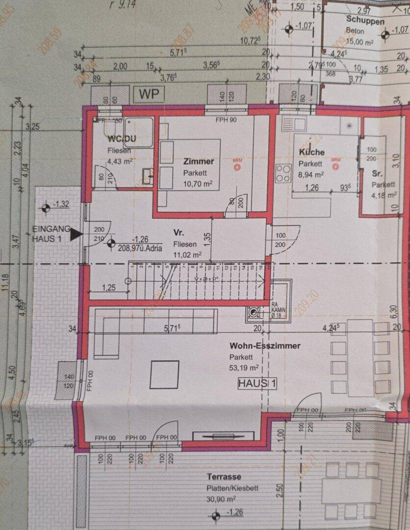 Grundriss des Erdgeschosses mit Wohn-Esszimmer, Küche, Zimmer und Terrasse.
