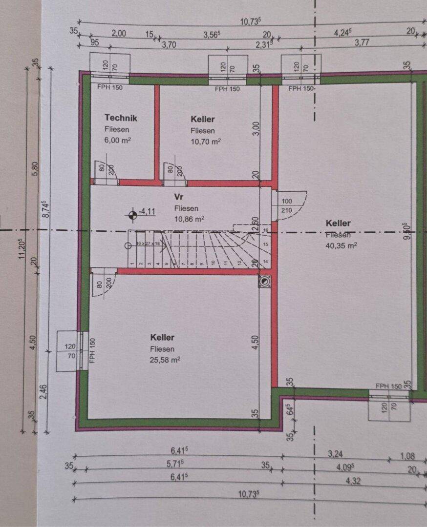 Grundriss des Kellergeschosses mit Technikraum und mehreren Kellerräumen.