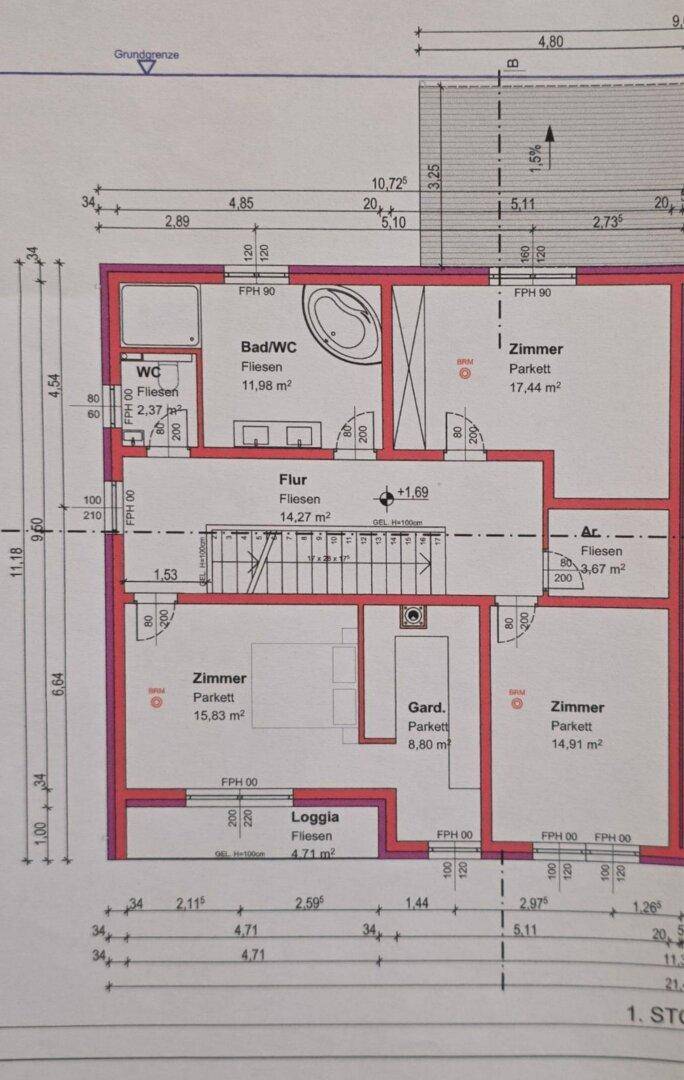 Grundriss des Obergeschosses mit Schlafzimmern, Bad, WC und Loggia.