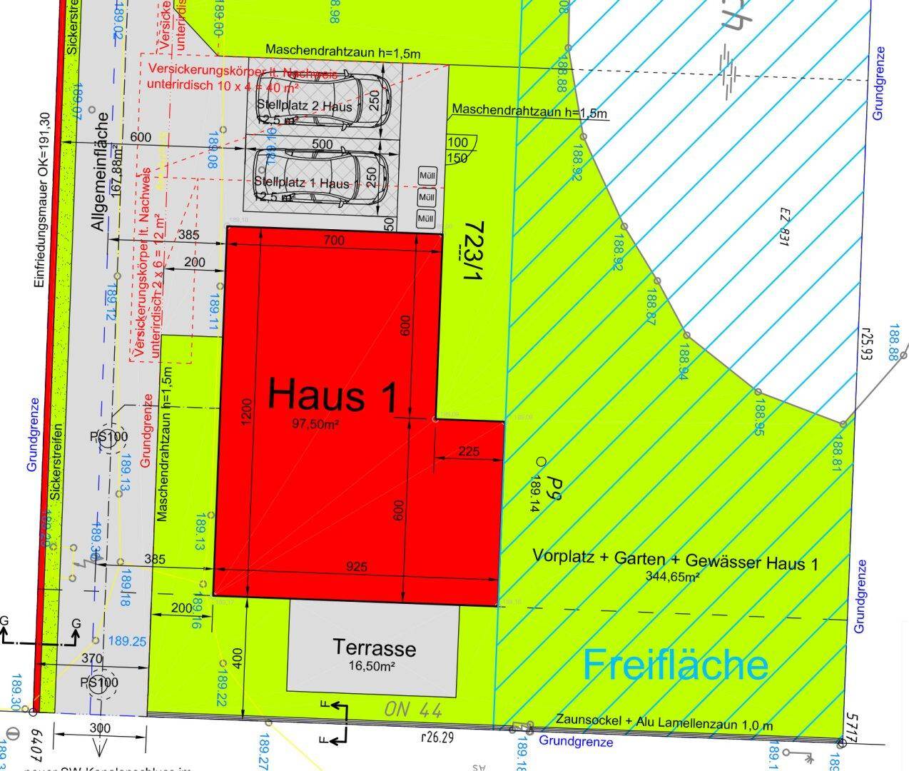 Lageplan des Grundstücks mit Haus, Terrasse, Freifläche und Stellplätzen.
