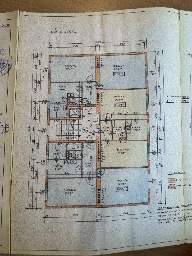 Detaillierter Grundriss des 4. und 5. Stocks mit Raumaufteilung und Bemaßungen, übersichtlich dargestellt.