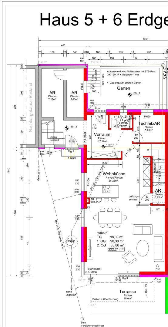 Grundriss des Erdgeschosses mit offener Wohnküche, Terrasse und direktem Zugang zum Garten.