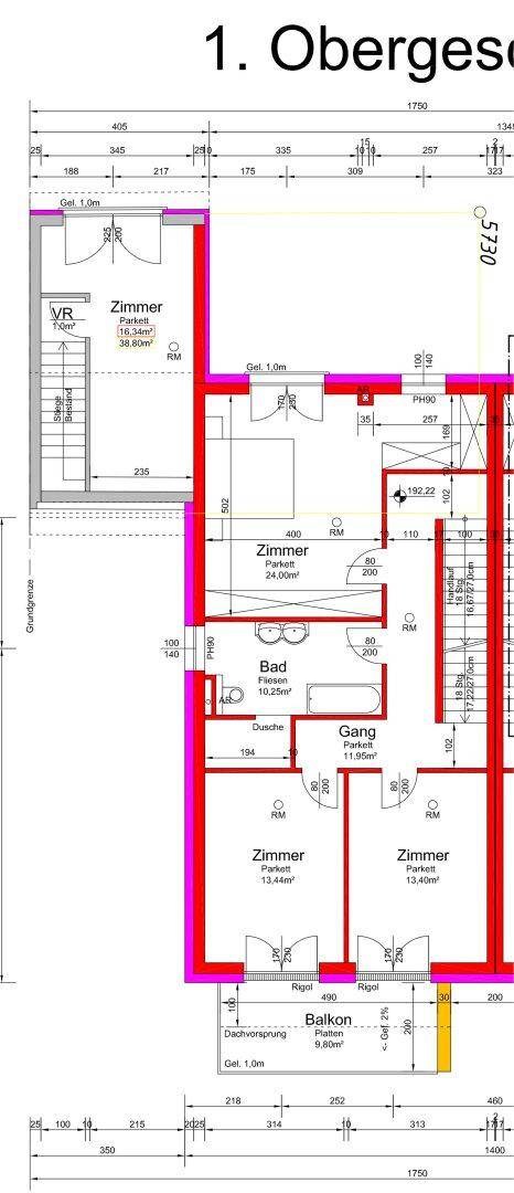 Grundriss des ersten Obergeschosses mit drei Zimmern, einem Badezimmer und einem Balkon.