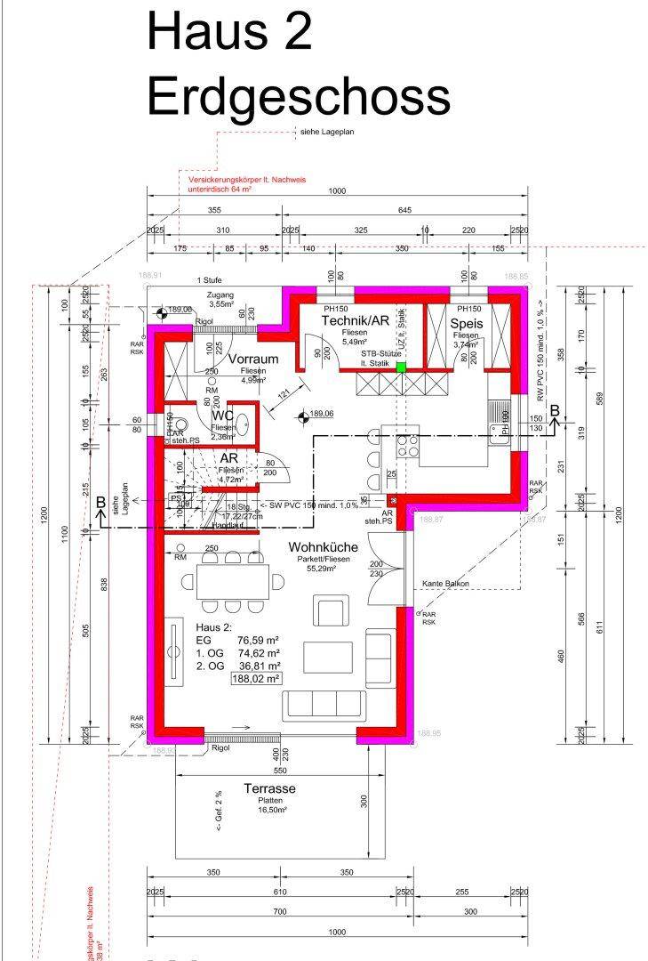 Grundriss des Erdgeschosses von Haus 2 mit offener Wohnküche, WC und einer Terrasse.
