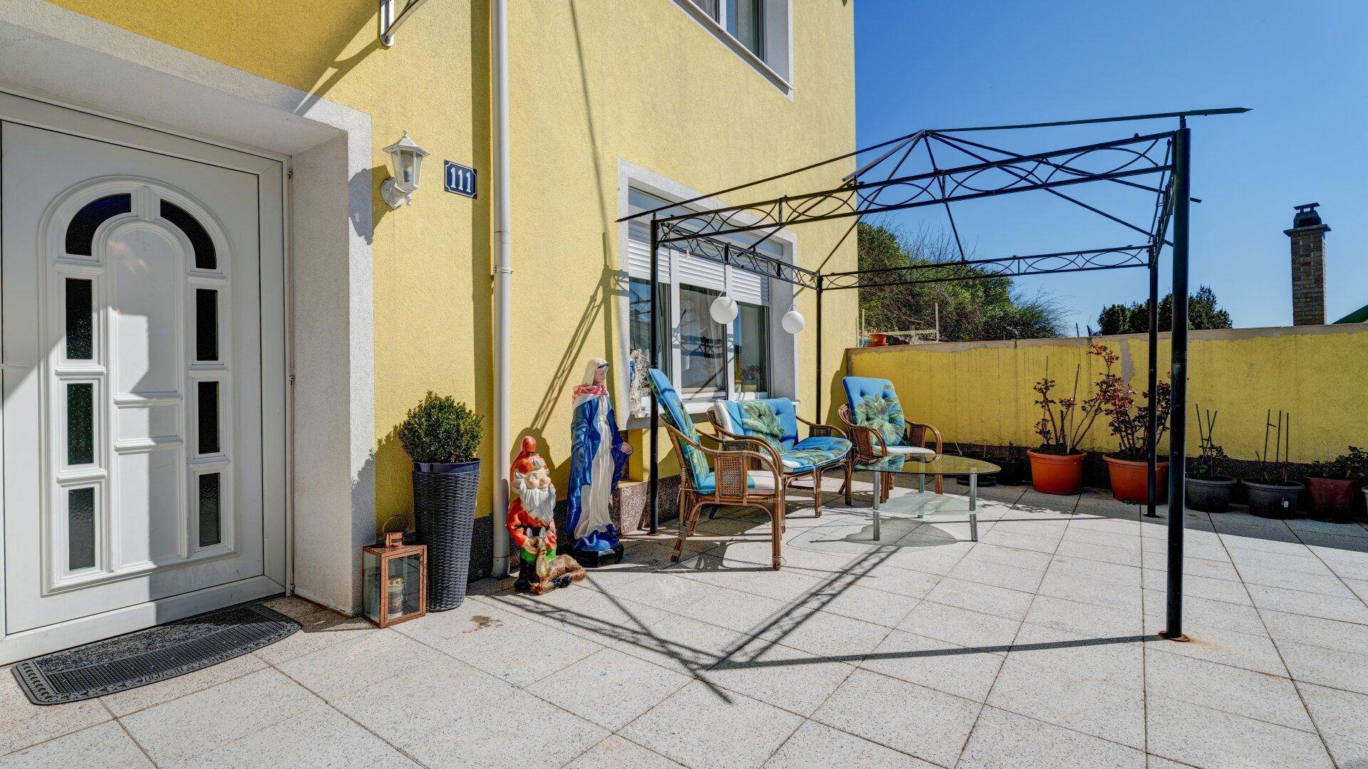 Charmantes Einfamilienhaus mit Dachterrasse &amp; Blick auf die Weinreben in ruhiger Lage von Stillfried - Ansicht 2