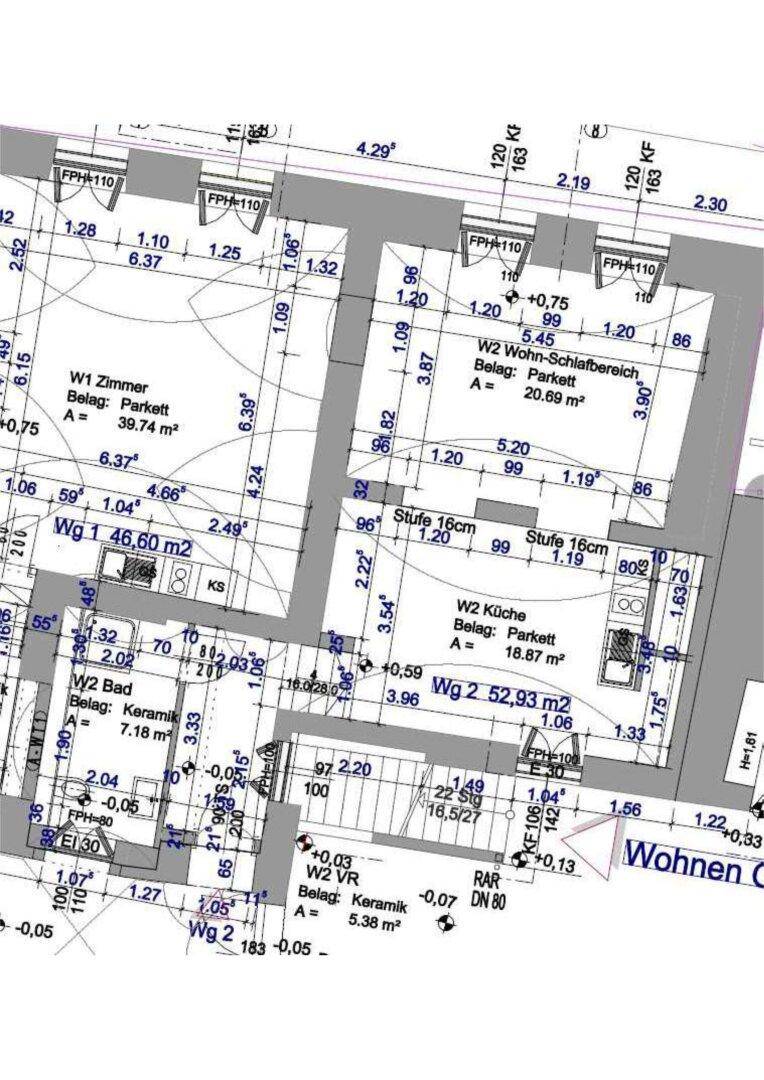 Detaillierter Grundriss einer Wohnung mit Parkettboden und Keramikfliesen in Bad und Vorraum.