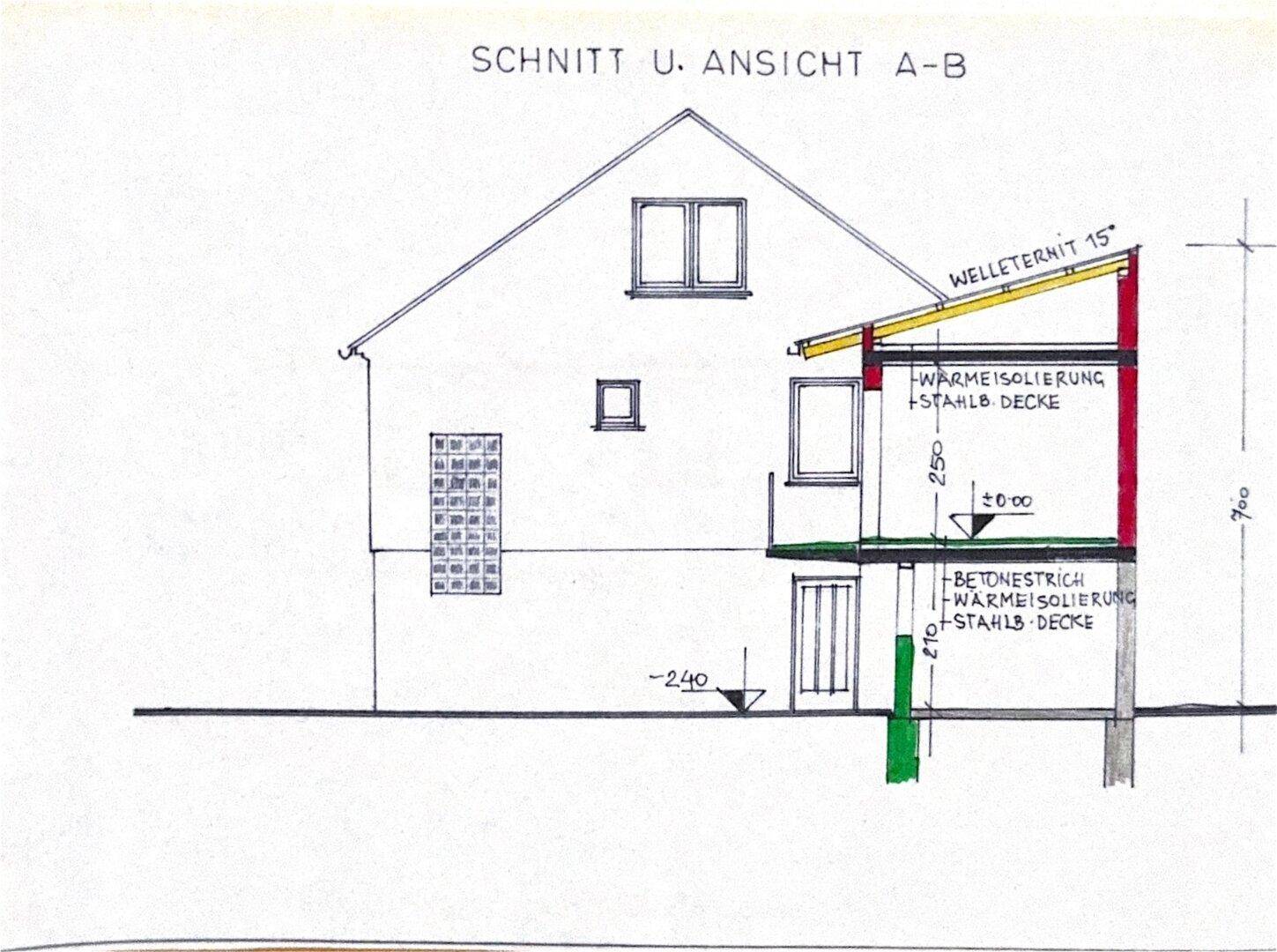 Architektonischer Schnitt und Ansicht des Gebäudes, zeigt die Dachform und Geschosseinteilung.
