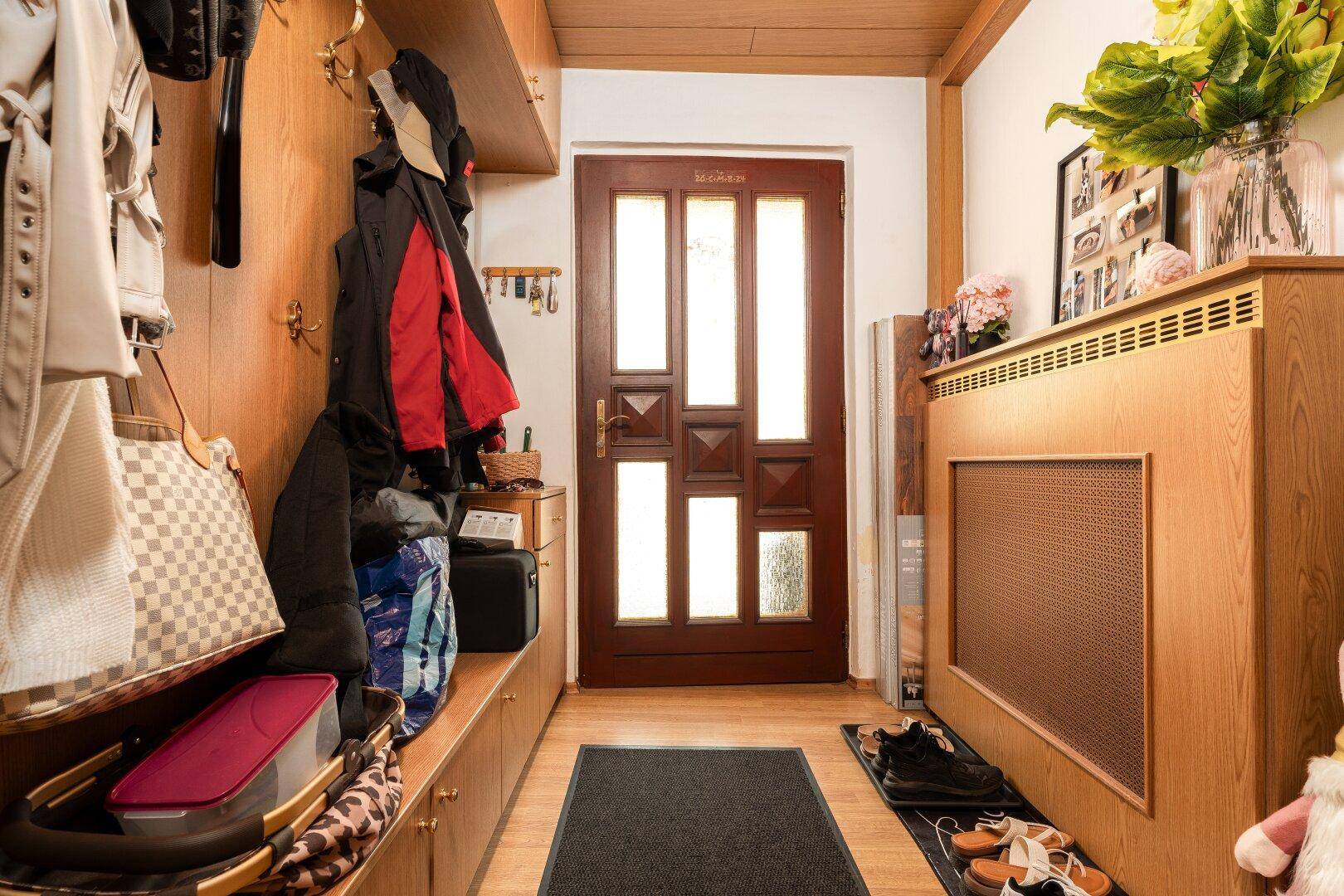 Gepflegtes Einfamilienhaus mit großem Garten, Garage &amp; Ausbaupotenzial in Hauskirchen - Widok 2