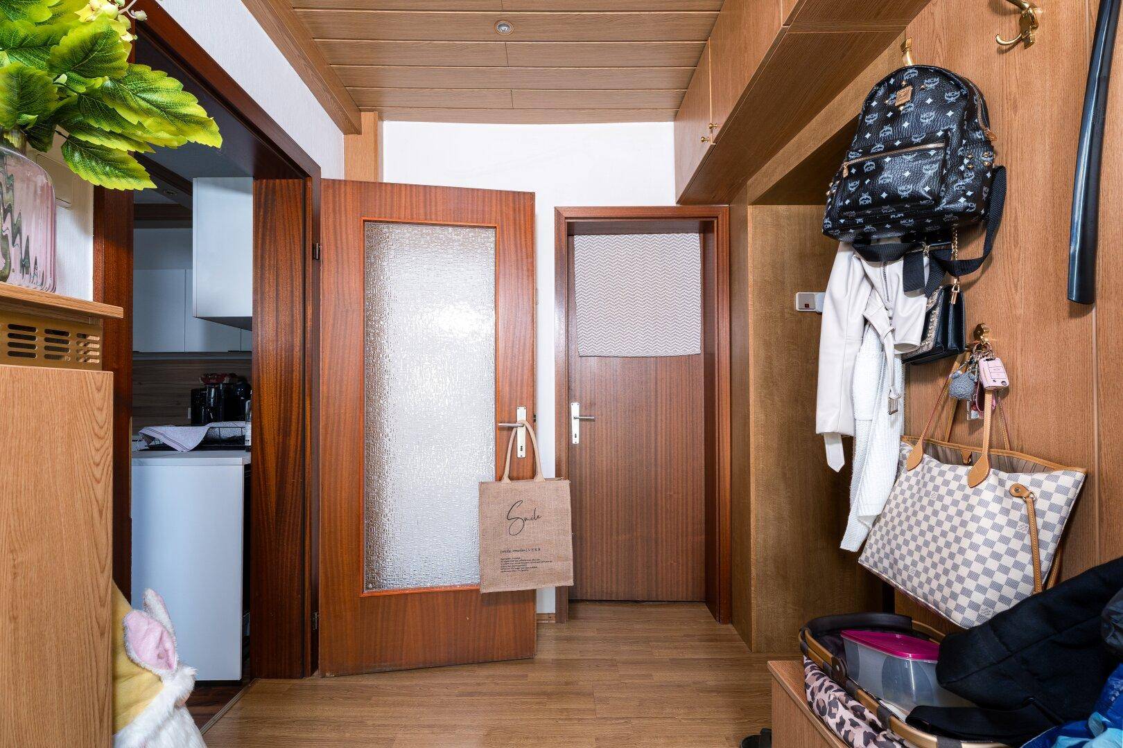 Gepflegtes Einfamilienhaus mit großem Garten, Garage &amp; Ausbaupotenzial in Hauskirchen - Widok 3