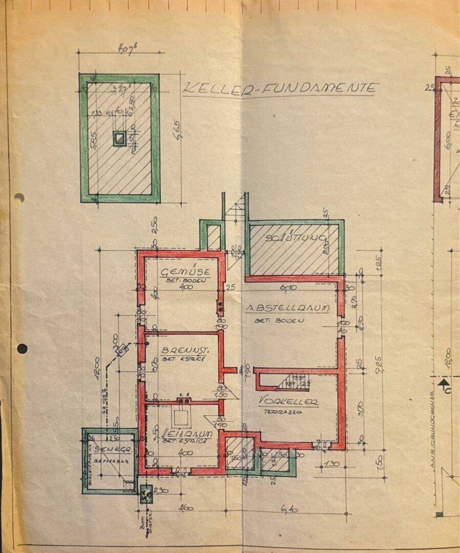 Historischer Plan des Kellers und der Fundamente mit verschiedenen Abstellräumen.