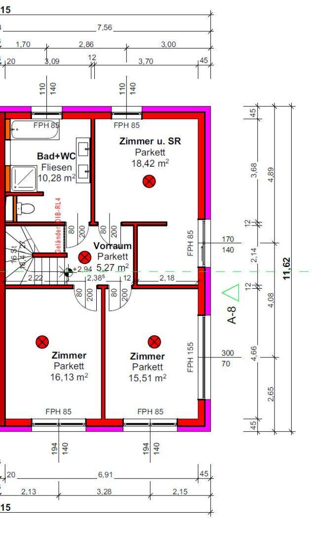 Grundriss des Obergeschosses mit drei Zimmern, Bad und WC, sowie Treppenaufgang.