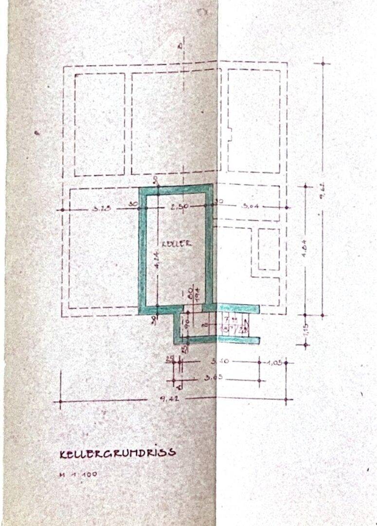 Handgezeichneter Kellergrundriss mit den Abmessungen und der Raumaufteilung des Untergeschosses.