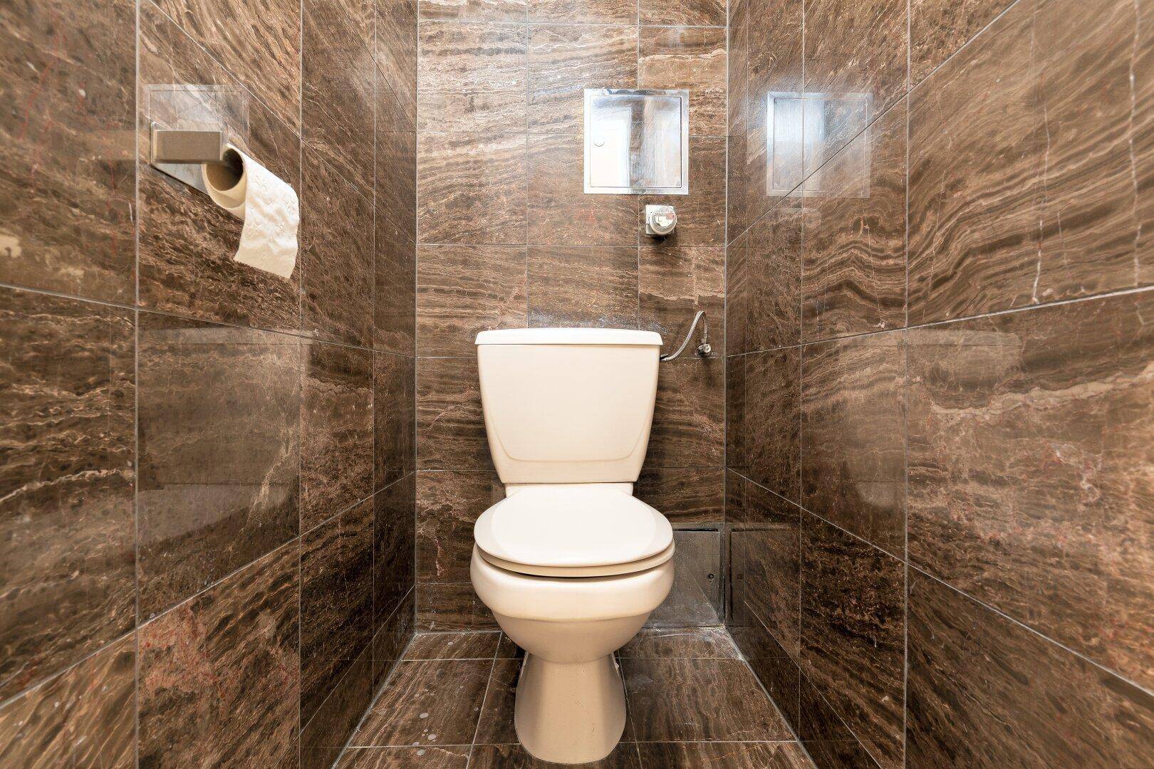 separates WC