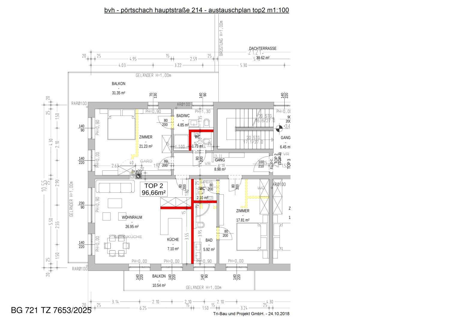 Grundriss der Wohnung TOP 2 mit Wohnzimmer, Küche, zwei Schlafzimmern und zwei Bädern.