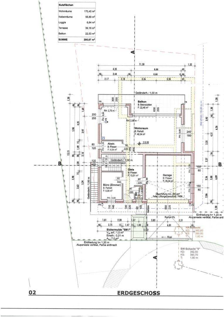 Grundriss des Erdgeschosses mit Wohnraum, Büro, Garage und einem Balkon.