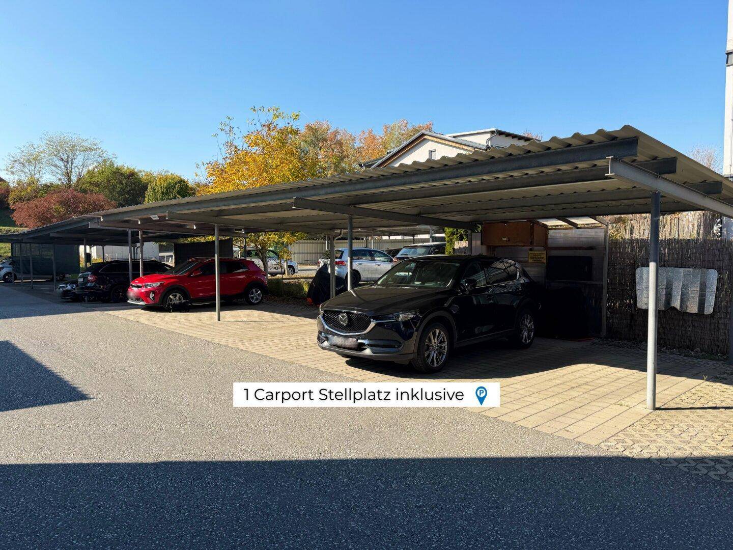 Überdachte Carport-Stellplätze bieten Schutz für Fahrzeuge vor Witterungseinflüssen.