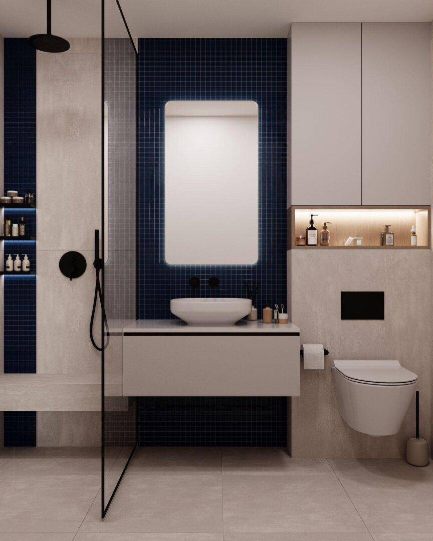 Modernes Badezimmer mit blauen Mosaikfliesen, begehbarer Dusche und Wand-WC.