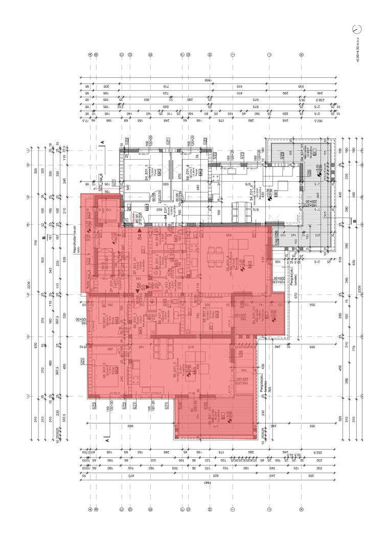 Detaillierter Grundriss einer Etage mit mehreren Räumen und Bemaßungen.