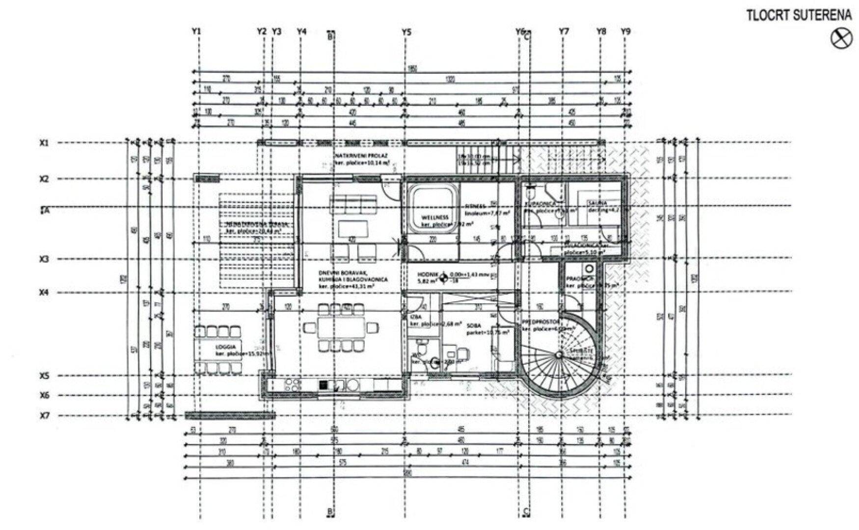 Grundriss des Untergeschosses mit einem Wellnessbereich, Wohn-Essbereich und Loggia.