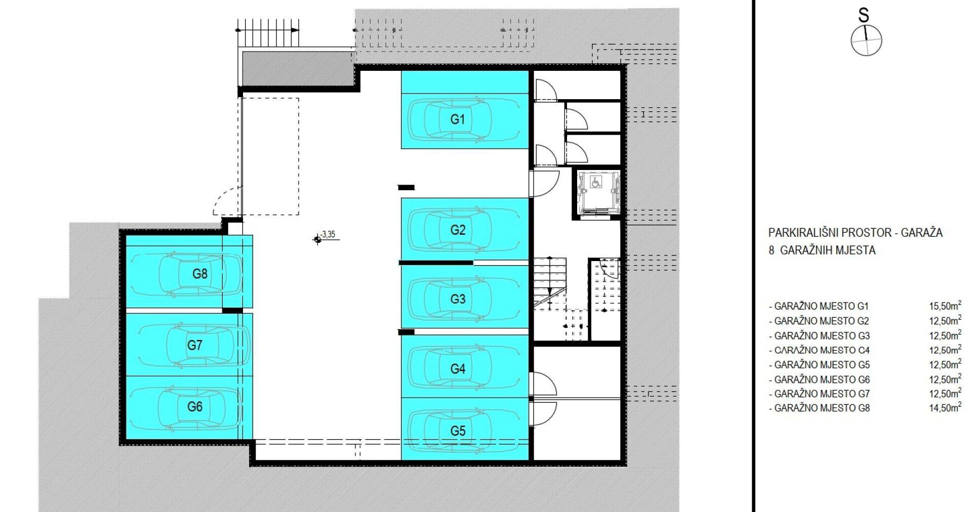 Grundriss der Tiefgarage mit acht markierten Stellplätzen und Zugang zum Treppenhaus.