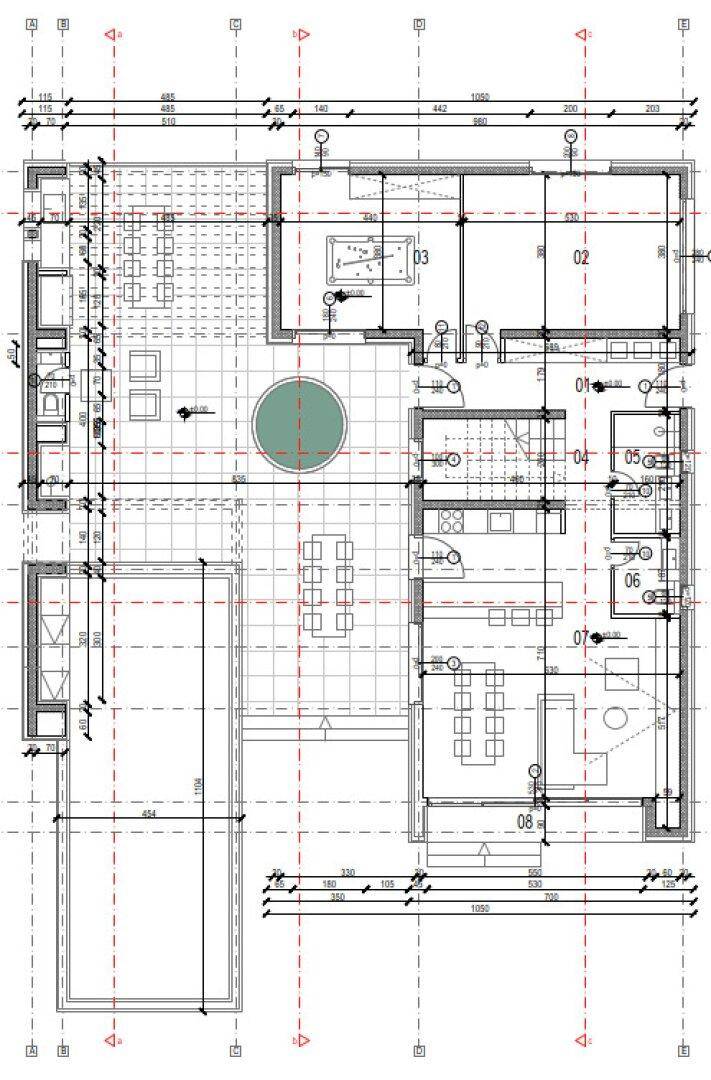 Detaillierter Grundriss des Erdgeschosses mit Bemaßungen und Raumaufteilung.