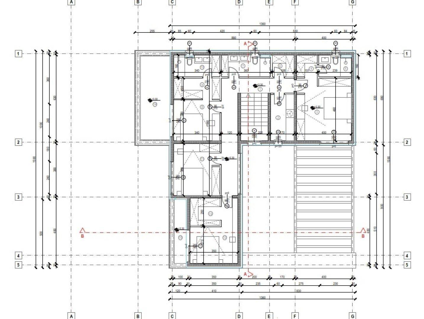 Detaillierter Grundriss des Obergeschosses mit Schlafzimmern, Bädern und Balkon.