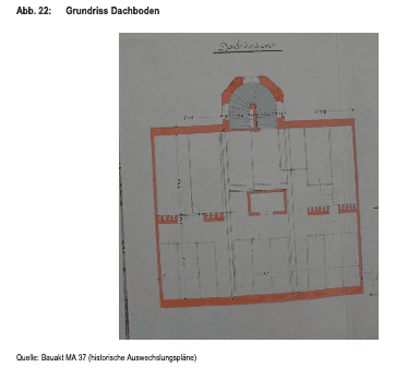 Historischer Grundriss des Dachbodens mit großem offenen Bereich und zentralem Treppenhaus.