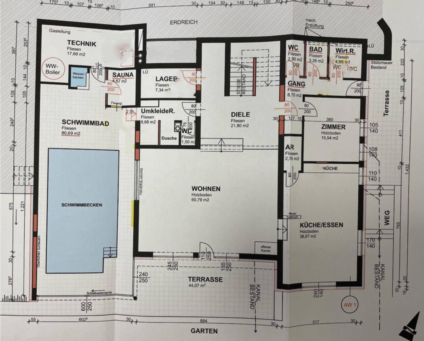 Grundriss des Untergeschosses mit Schwimmbad, Sauna, Wohnbereich und Terrasse.