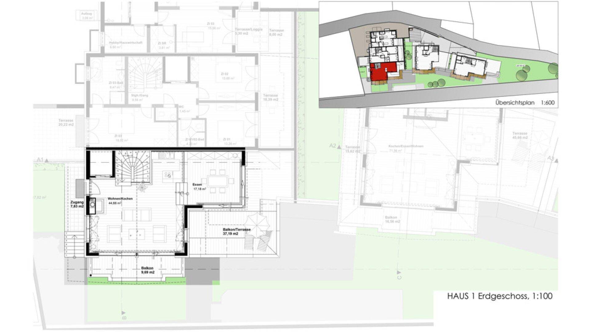 Grundriss des Erdgeschosses von Haus 1 mit offenem Wohnbereich, Balkon und Terrasse.