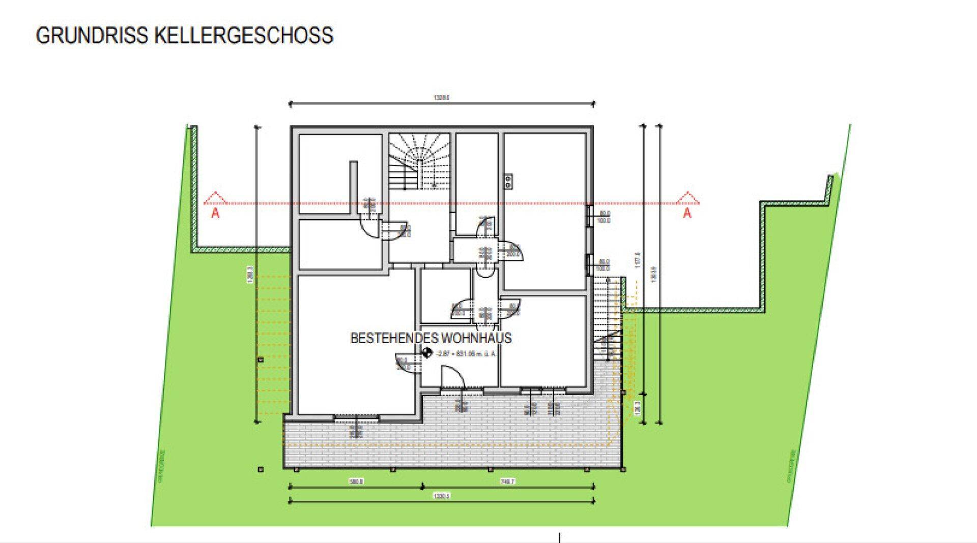 Grundriss des Kellergeschosses mit Treppenhaus und verschiedenen Funktionsräumen.