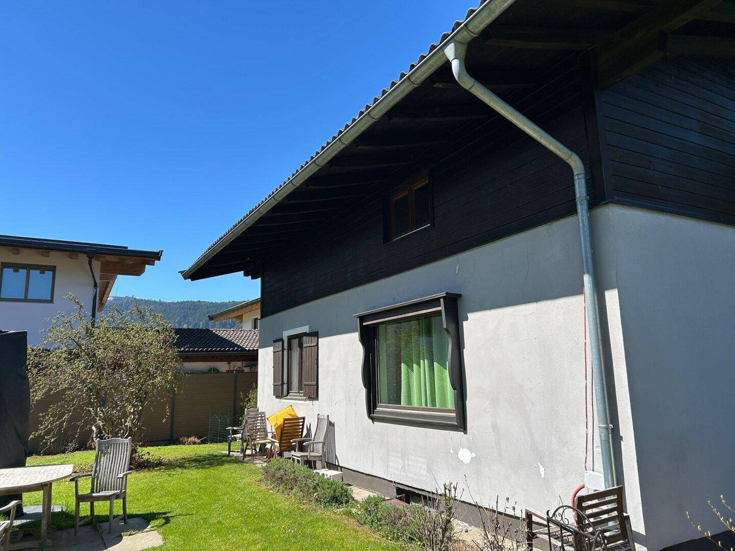 Attraktives Wohnhaus mit zwei Einheiten in ruhiger Lage von Itter – další