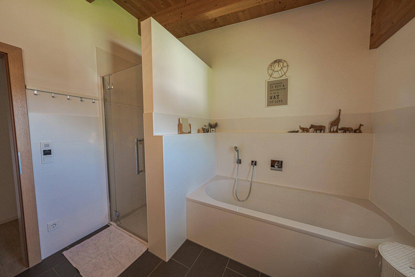 Architektenhaus in Schwoich: Modernes Wohnen im Einklang mit Natur und Energieeffizienz - Ansicht 5