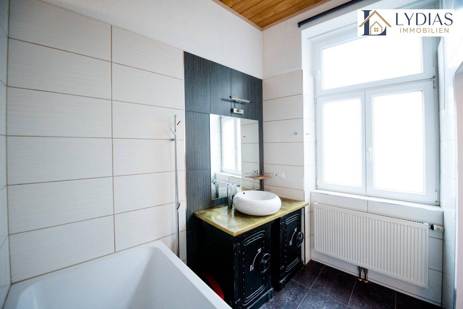 Bad mit Badewanne