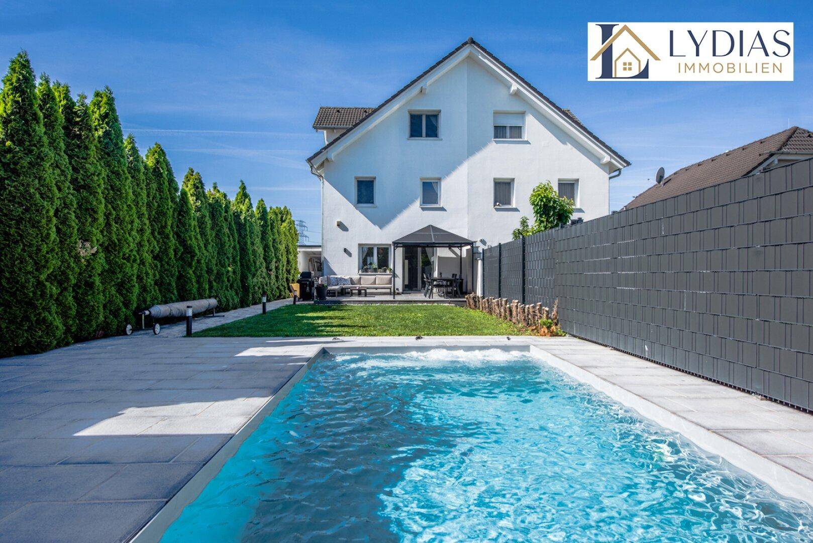 Traumhafte und sehr gepflegte Doppelhaushälfte mit Garten, Pool und vielen Extras – Top-Lage – exklusiver Badeteichzugang nur für Bewohner! - Ansicht 2