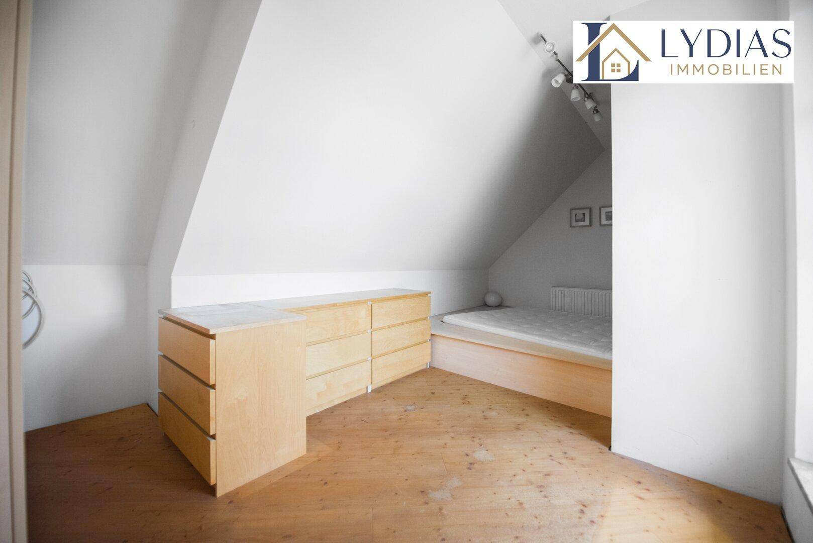 OG - Zimmer mit Zugang zur 15 qm Terrasse