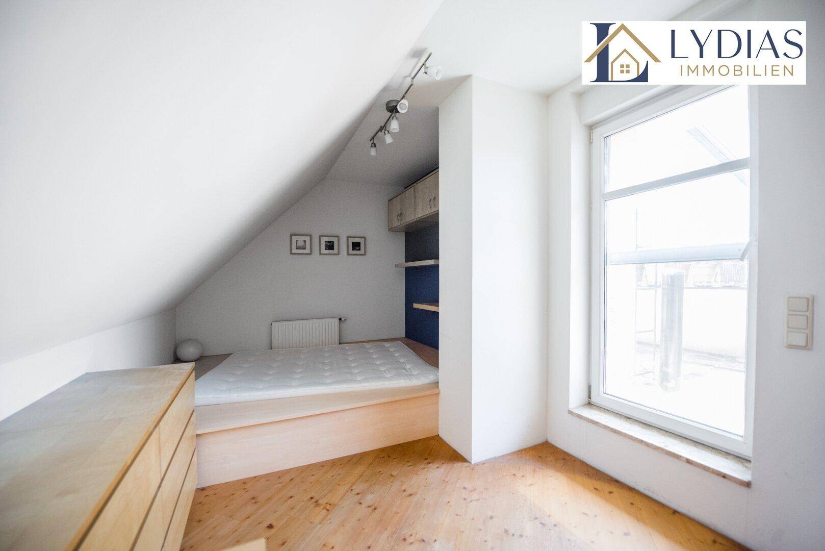 OG - Zimmer mit Zugang zur 15 qm Terrasse