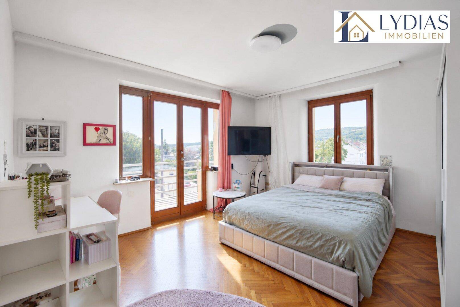 OG - Zimmer 1 mit Balkon