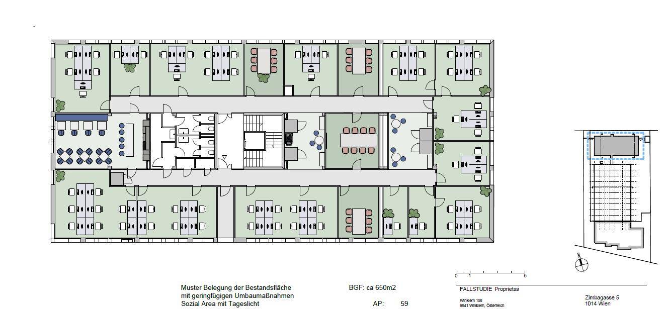 Grundrissplan eines Bürogebäudes mit zahlreichen Einzelbüros, Besprechungsräumen und zentralem Treppenhaus.