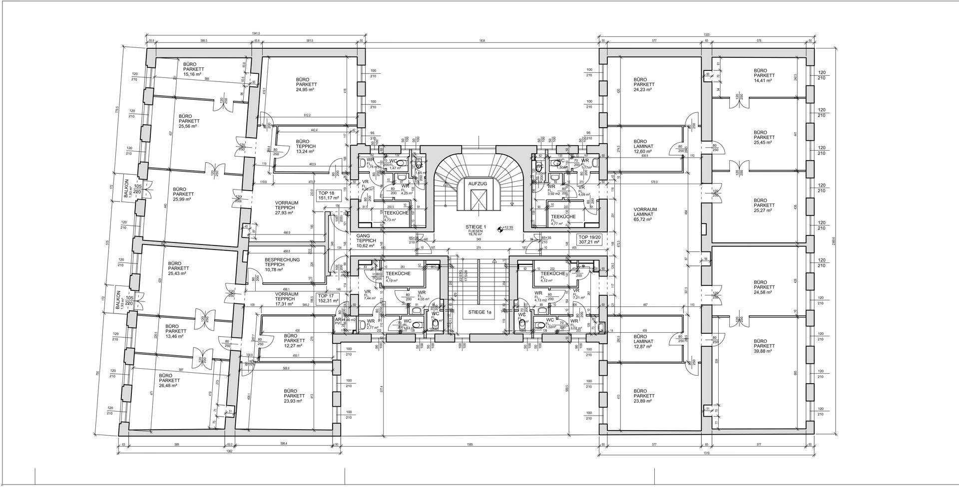Detaillierter Grundriss eines Stockwerks mit mehreren Büroeinheiten und Terrassenbereichen.