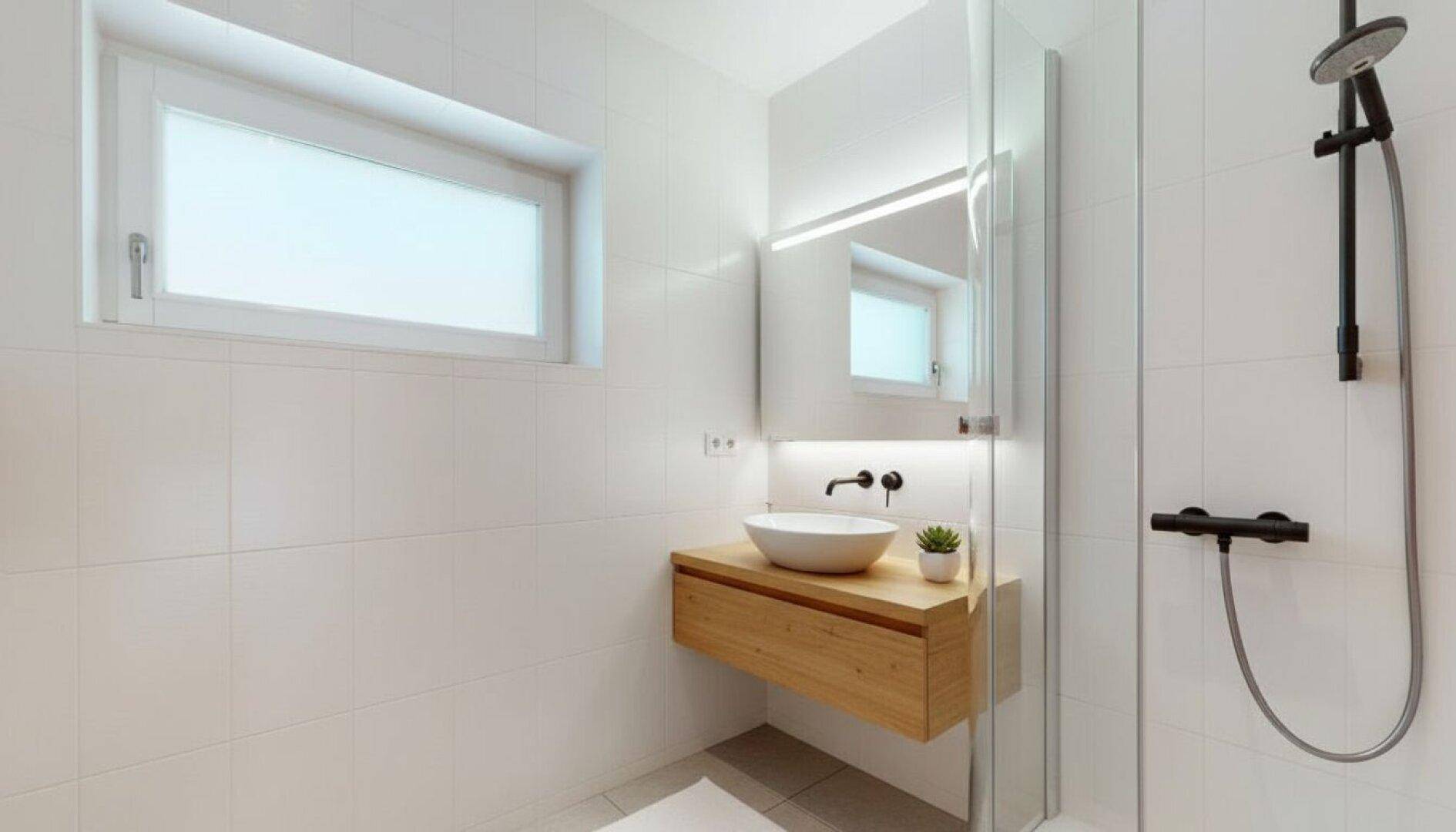 Modernes Badezimmer mit Dusche, Einzelwaschbecken und Fenster, in minimalistischem Design.
