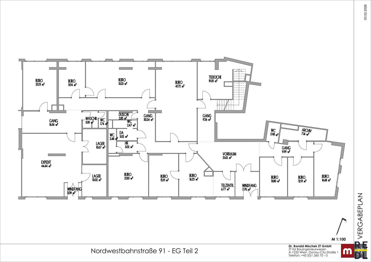 Grundriss des Erdgeschosses Teil 2 mit Büros, Lagerräumen, Dusche und weiteren Sanitäranlagen.