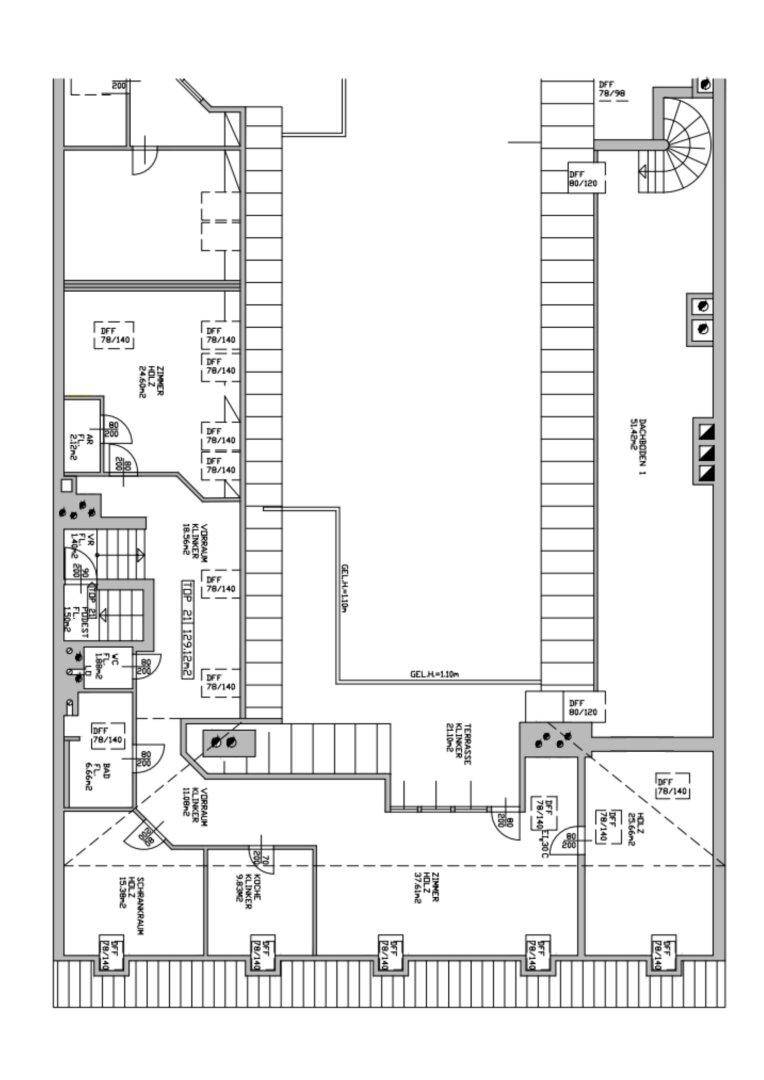 Detaillierter Grundriss einer Etage mit mehreren Räumen und Treppenhäusern.