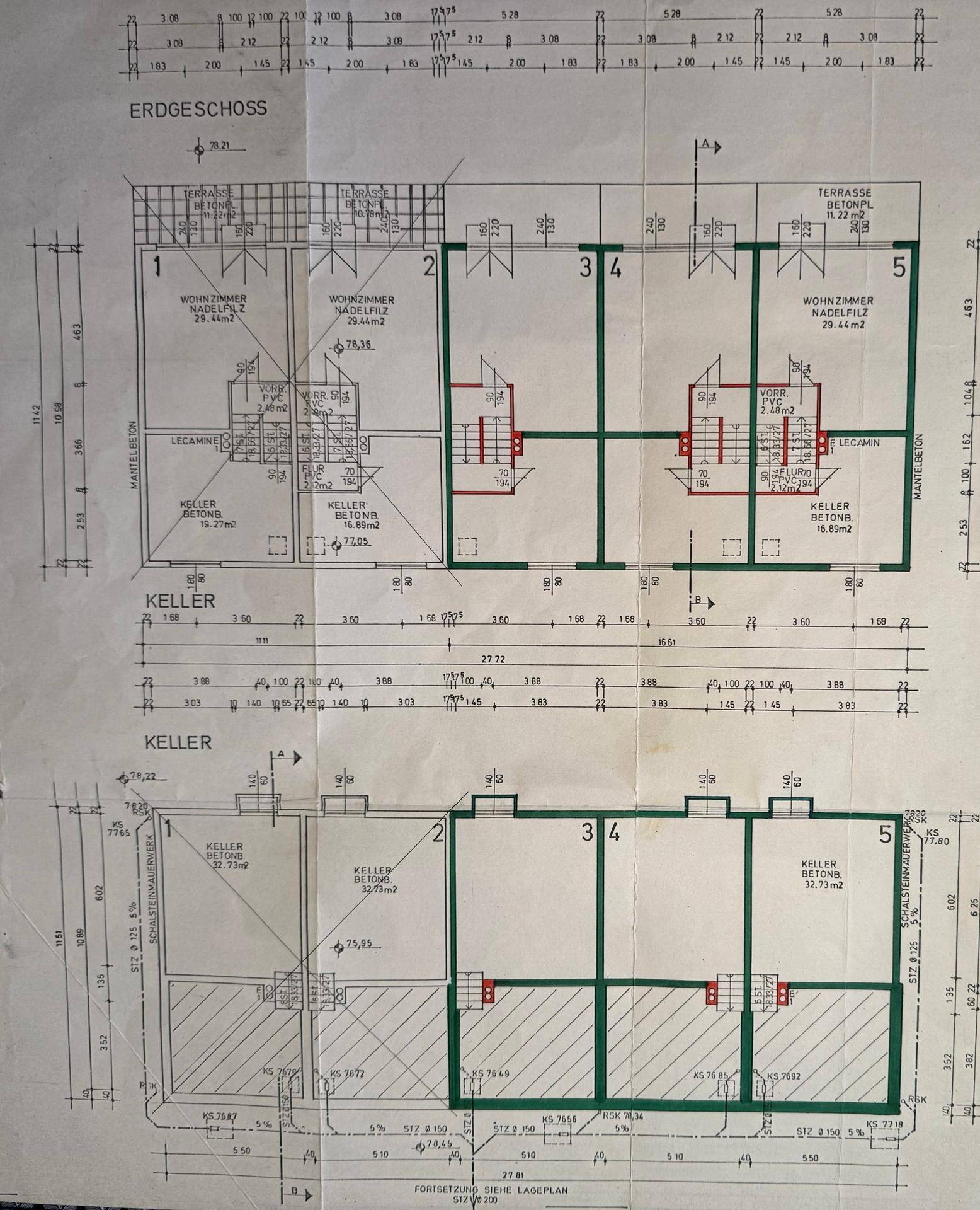Grundriss des Erdgeschosses und Kellers mit Wohnzimmern und Abstellräumen.