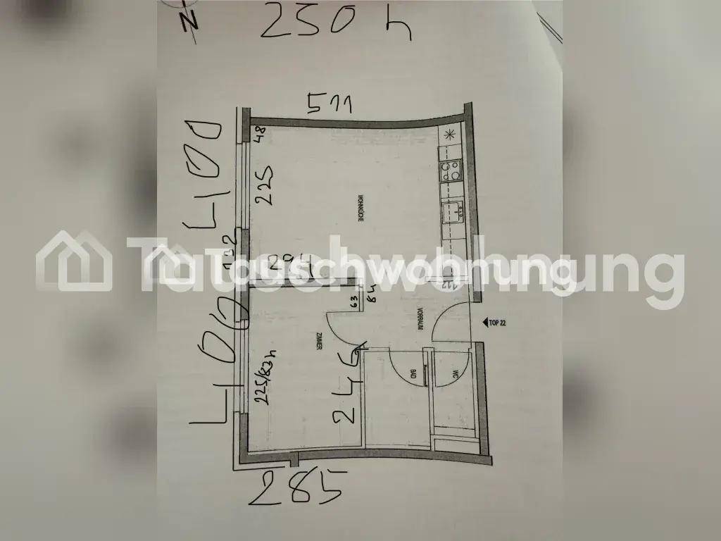 Handgezeichneter Grundriss mit Raumaufteilung und Maßen der Wohnung.