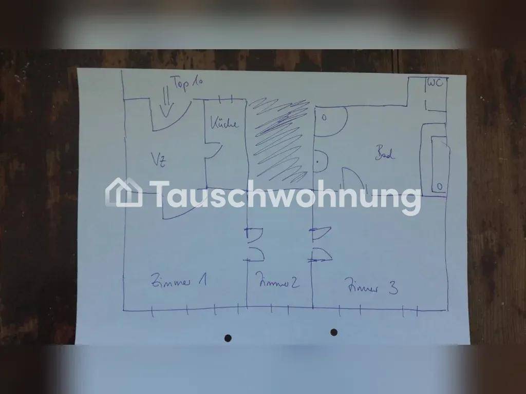 Handgezeichneter Grundriss der Wohnung mit drei Zimmern, Küche, Bad und separatem WC.