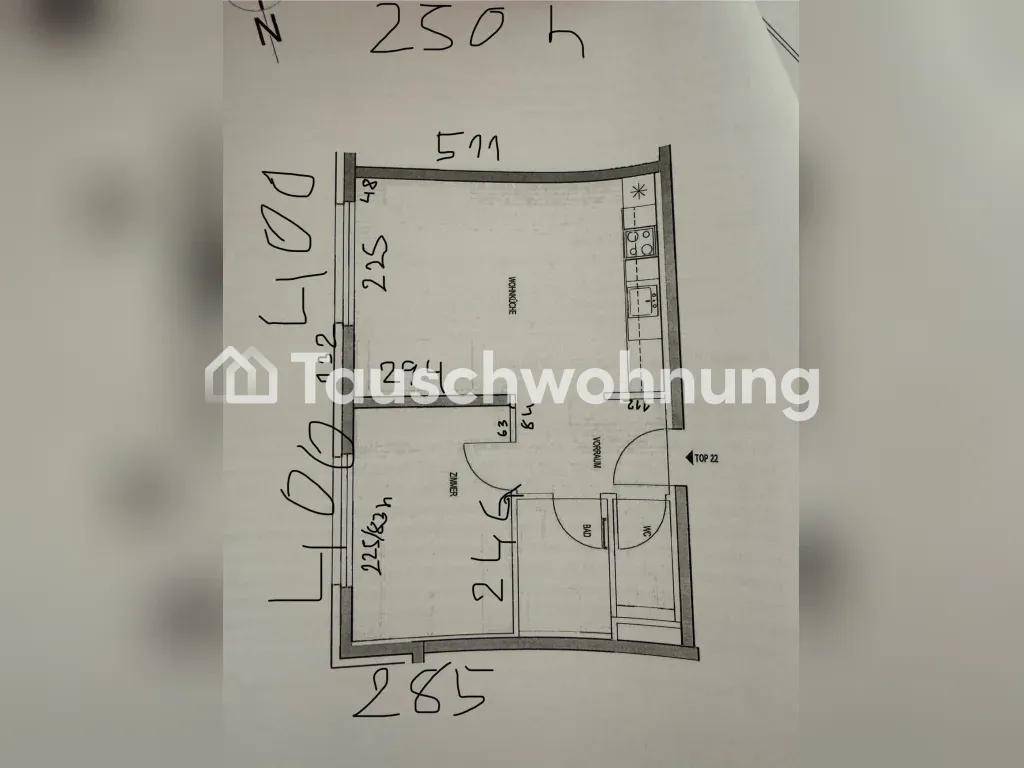 Handgezeichneter Grundriss der Wohnung mit Raumaufteilung und Maßen.