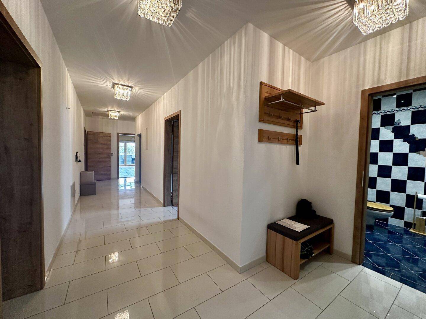 Exklusiver Bungalow mit Swimmingpool &amp; ausgebautem Wohnkeller in Kapellerfeld - Mehr